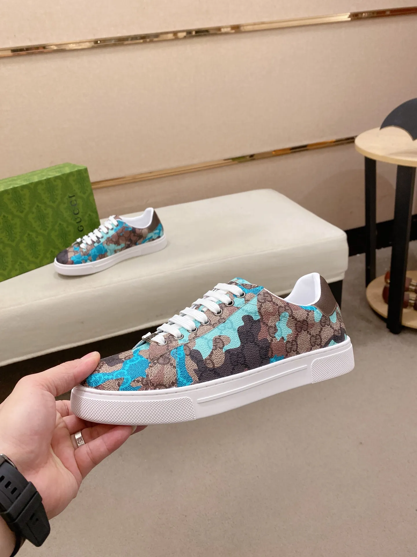Ex-factory price 380💰【Gucci】Gucci men’s latest series of casual shoes! The official website is built 1:1. The upper is made of imported high-quality cowhide, and the lining is made of high-quality sheepskin, which is soft and comfortable. Picky selection of materials and exquisite workmanship give you the best enjoyment. Number of yards: 38-44 yards.